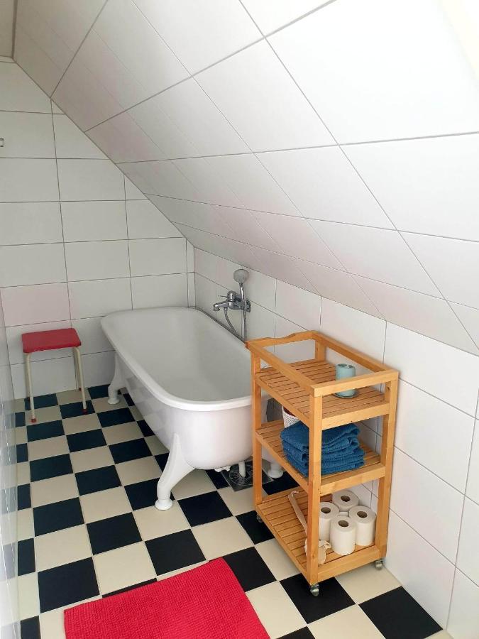 Egen Ovanvaning I Charmig Villa Naera Havet イースタッド エクステリア 写真